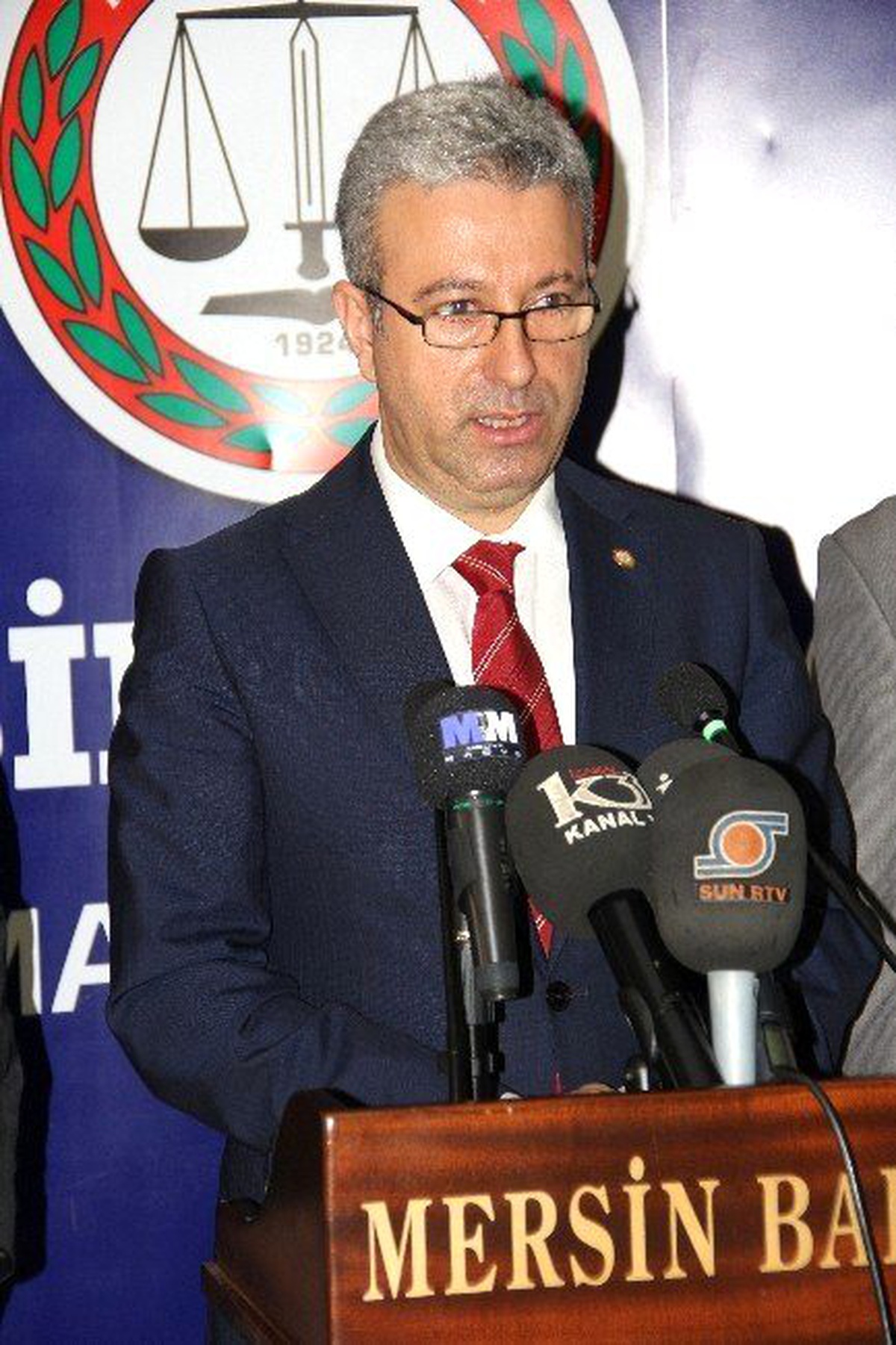 Antmen: "Kontrolsüz Suriyeli Göçü ve Ekonomik Koşullar Davaları Patlattı"