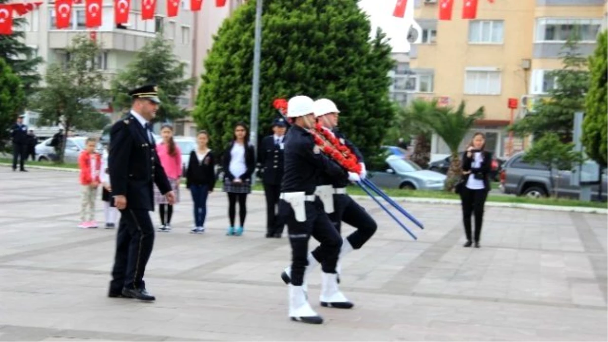Balıkesir\'in Edremit İlçesinde de Polis Günü Düzenlenen Etkinlikler ile Kutlandı