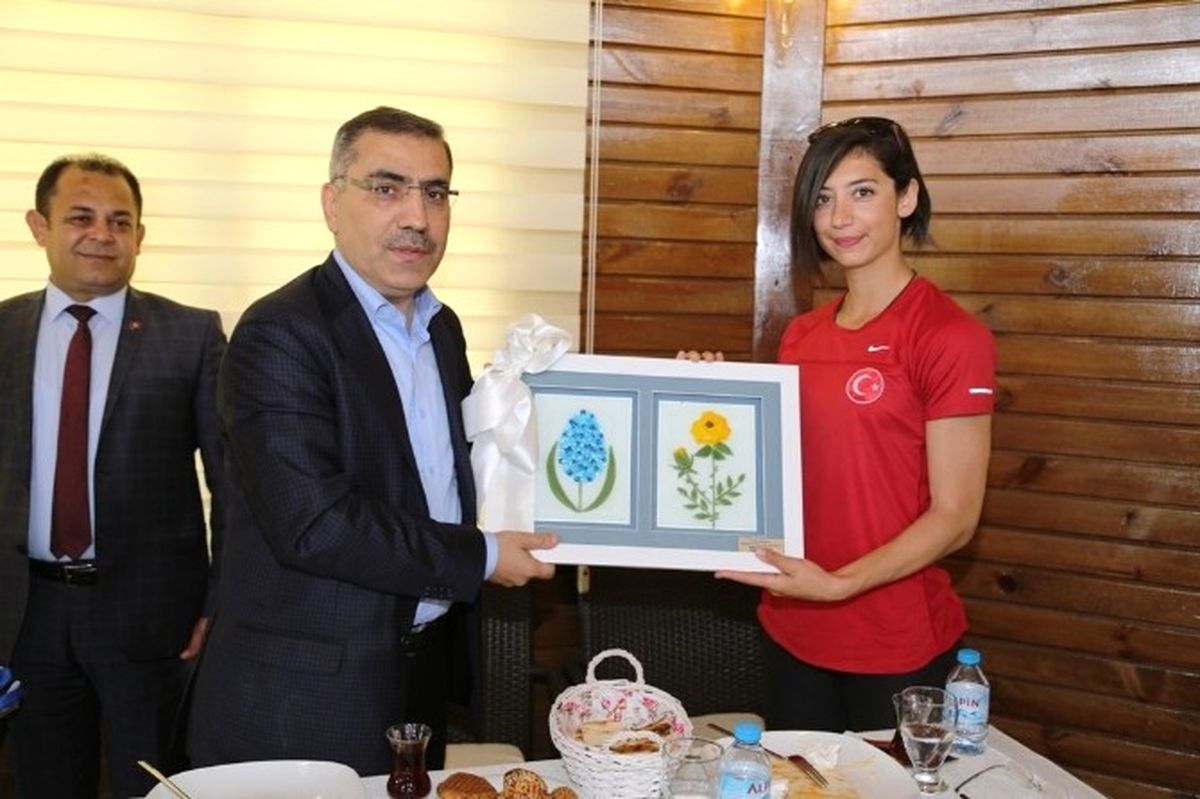 Çelikcan Milli Sporcularla Kahvaltıda Buluştu