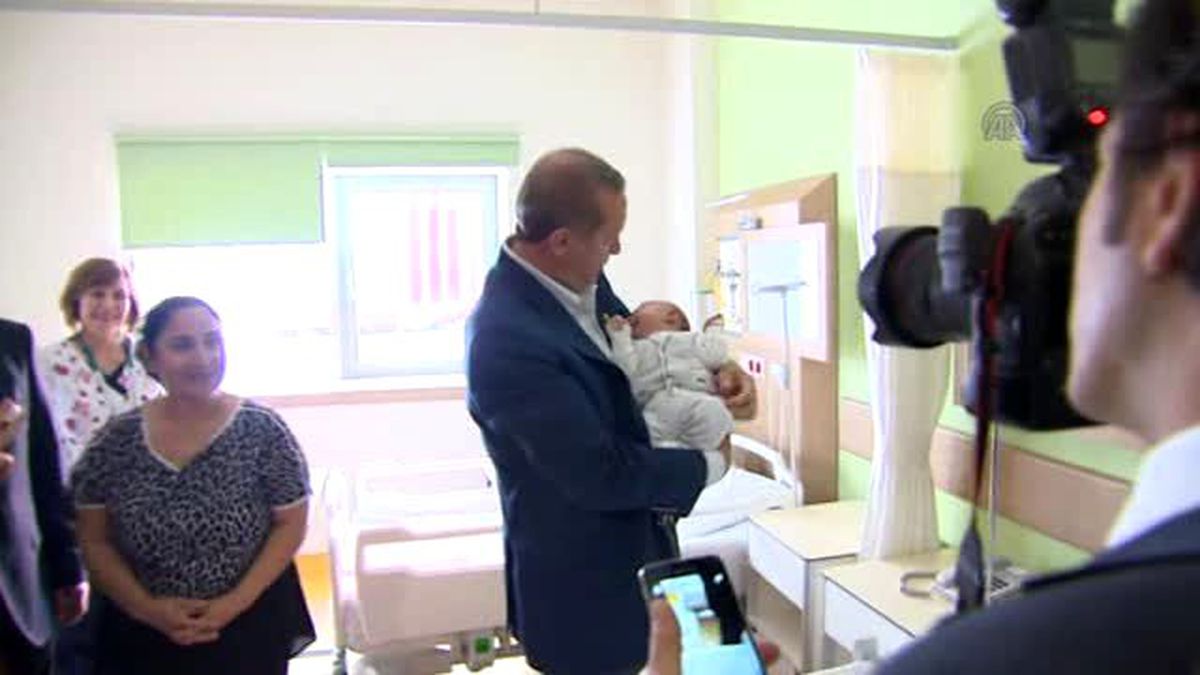 Cumhurbaşkanı Erdoğan, Bebek Sevdi