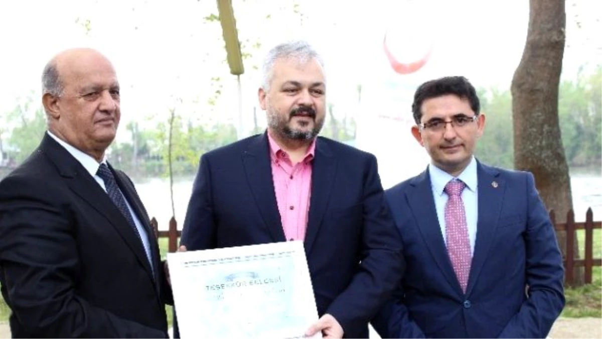 Edirne\'de Yılın Hekimlerine Ödülleri Törenle Verildi