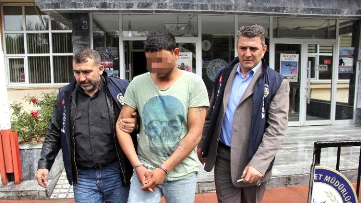 Kemerin Tokasıyla Darp Edip Telefonu Gasp Etti