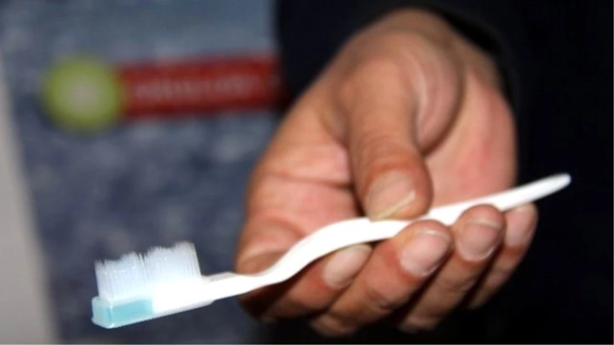 Türk İş Adamı Uçakta Keşfettiği Tek Kullanımlık Diş Fırçasını 18 Ülkeye Satıyor
