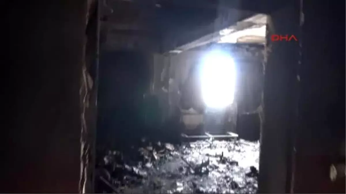 Van PKK\'lılar Van\'da Okul Yaktı