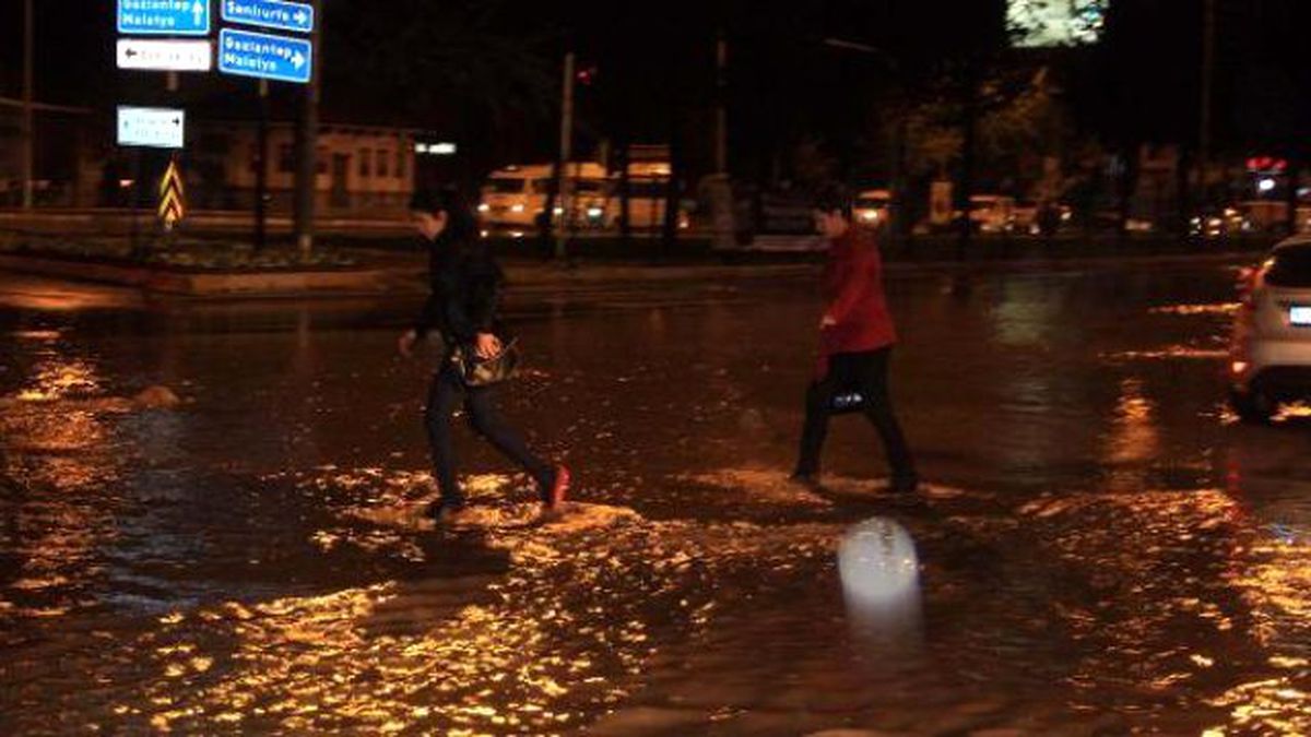 Adıyaman\'da Sağanak Yağmur Hayatı Olumsuz Etkiledi
