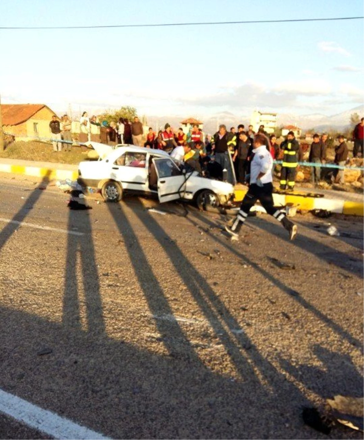Antalya\'da Trafik Kazası: 2 Ölü, 5 Yaralı