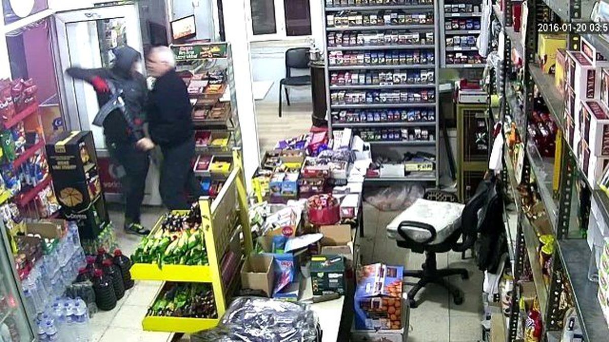 Büfe Sahibini Pompalı Tüfekle Soydular
