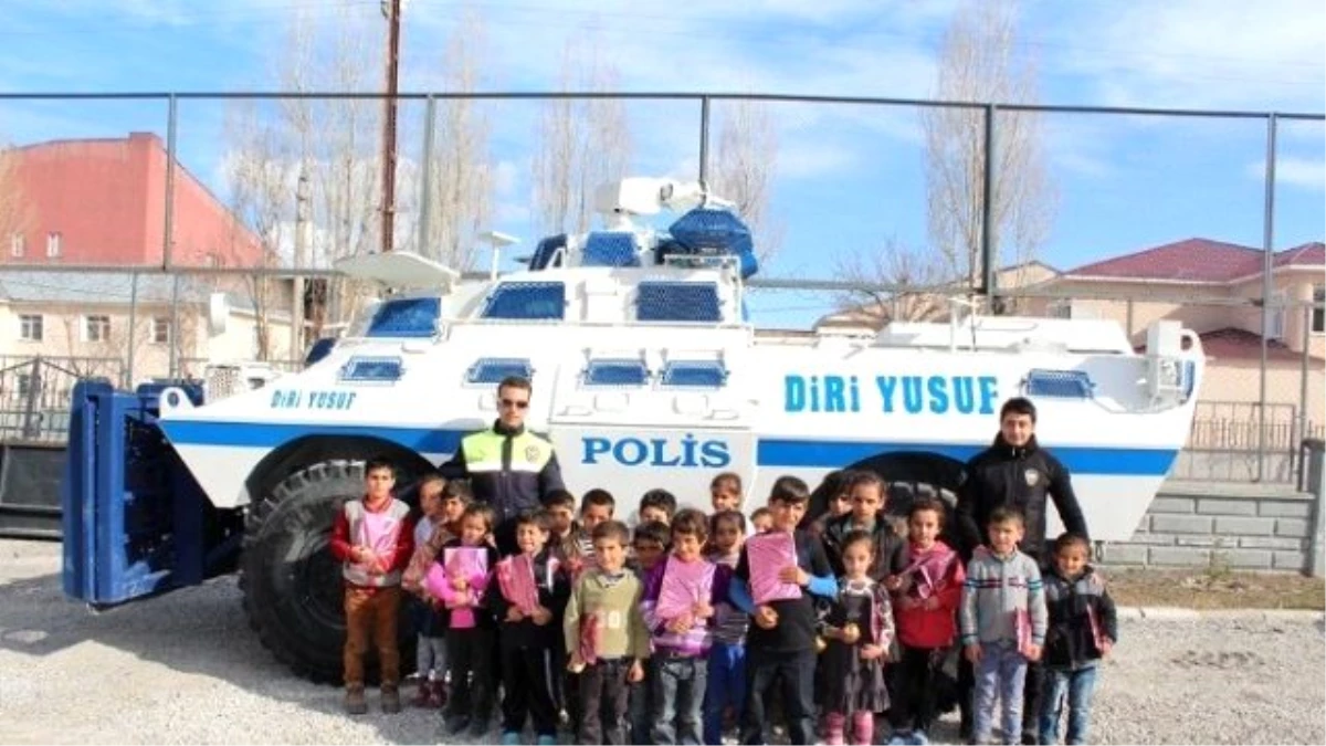 Çaldıran\'da Polis Haftası Etkinlikleri