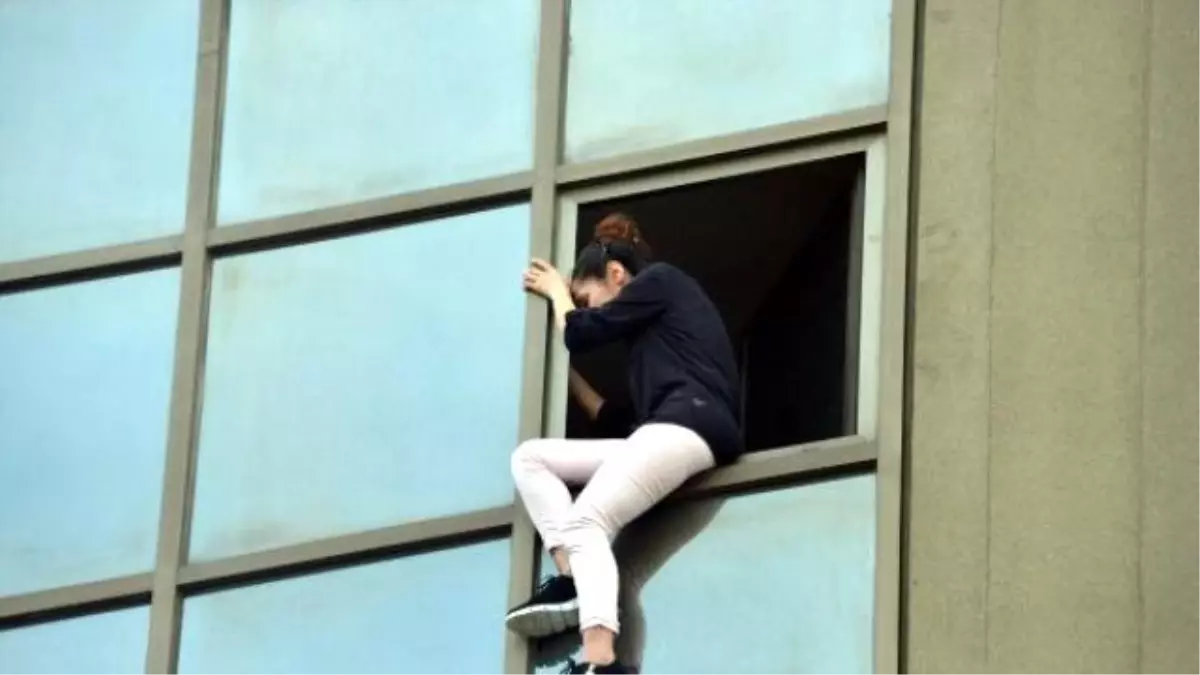 Genç Kız, Dershanede Ölmek İstedi; Polis Kurtardı