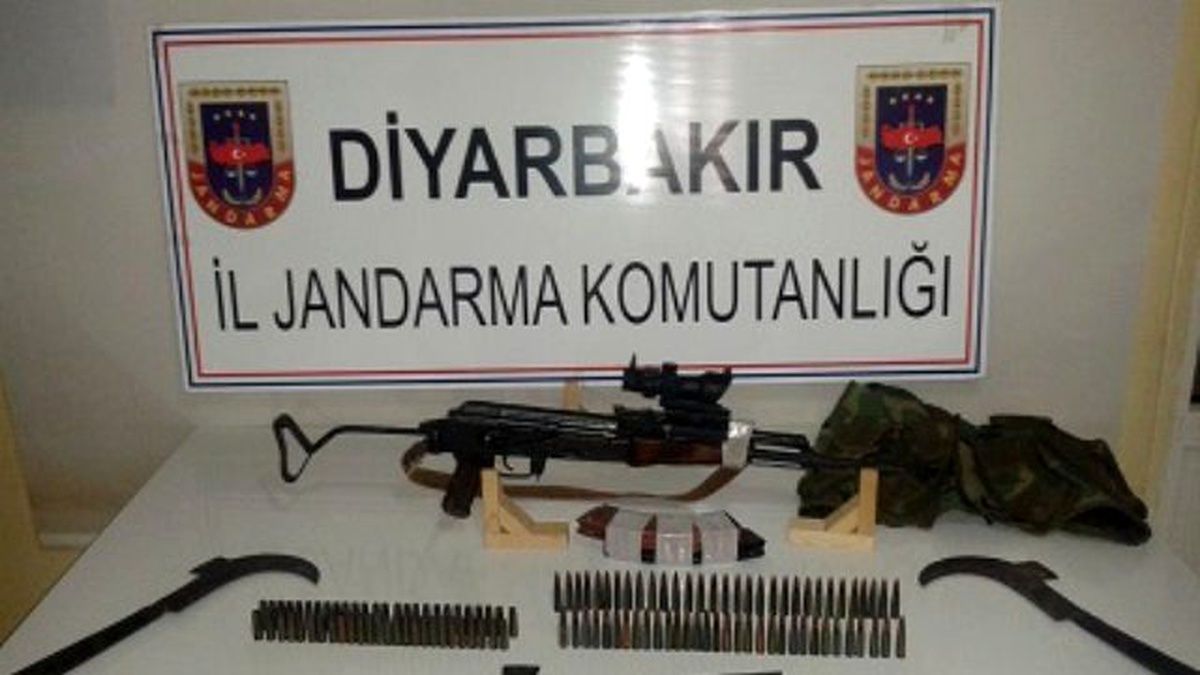 Eğil\'de Silah ve Patlayıcı Ele Geçirildi