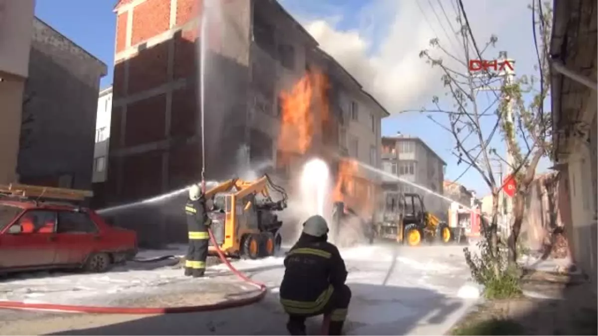 Eskişehir? de Kazı Yapan İş Makinası Doalgaz Borusunu Patlattı; 7 Yaralı - 1