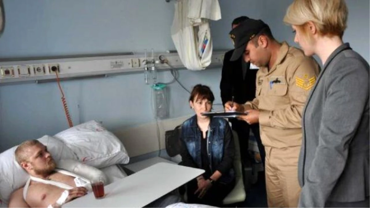 Gemide Düşerek Yaralanan Rus Gemici Hastaneye Kaldırıldı (2)