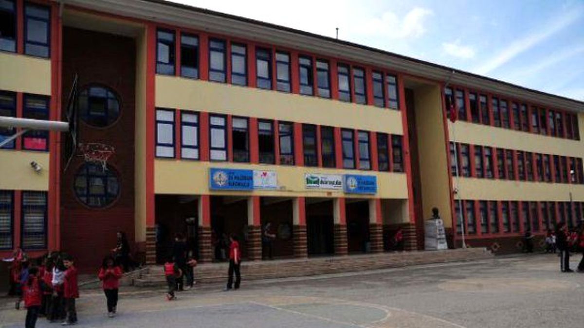 İlkokul Öğrencilerini Tacizle Suçlanan Öğretmen Tutuklandı
