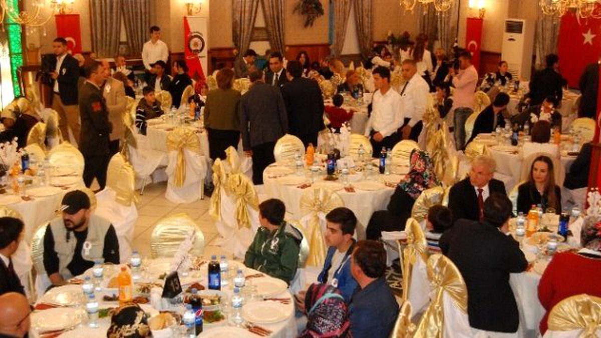 Kahramanmaraş\'ta Gazi ve Şehit Aileleri Onuruna Yemek