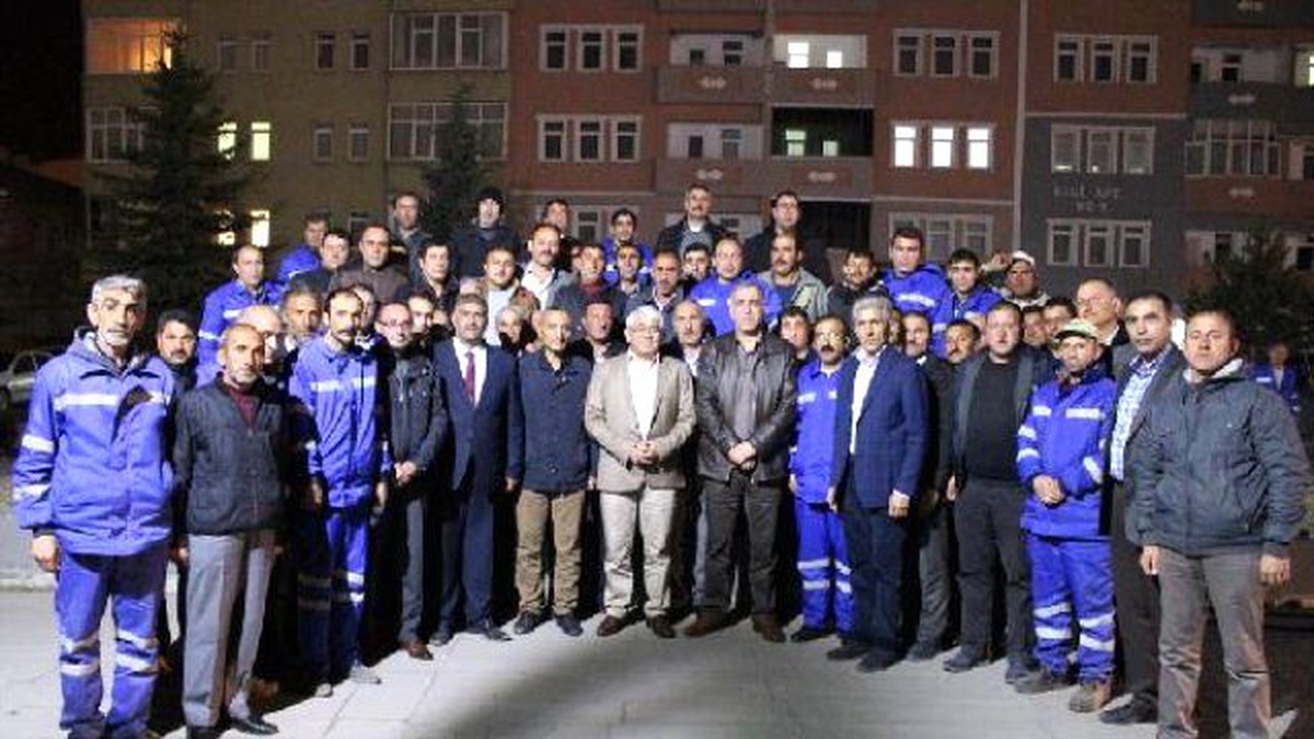 Kars Belediye Başkanı, Temizlik Ordusuyla Yemekte Buluştu