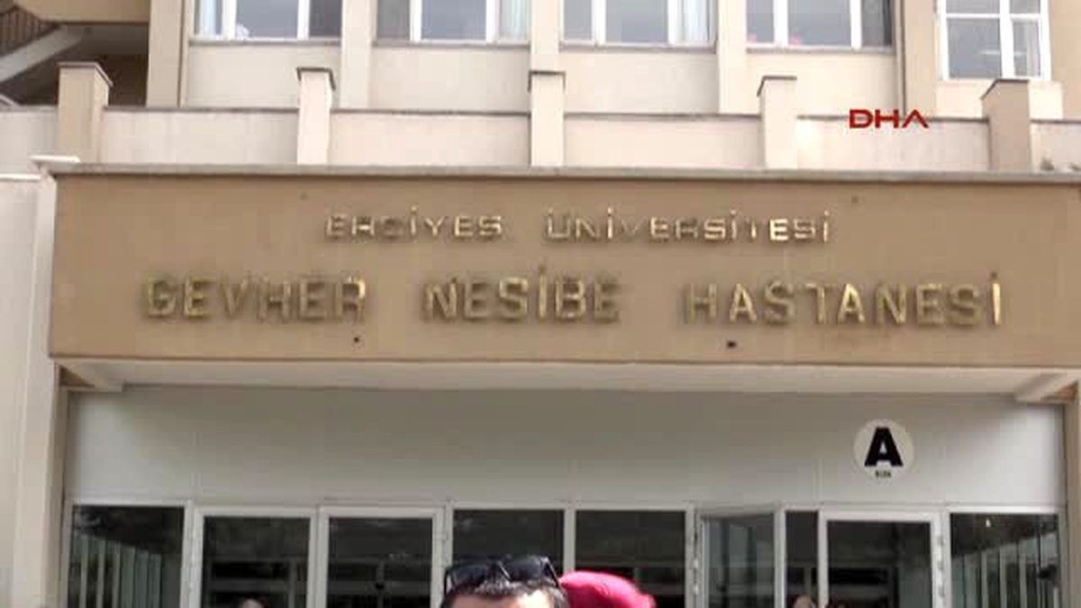 Kayseri Yanlış Yere Yapılan İğne Sunucu Bacağı Çürüyen Cennet Nur Taburcu Oldu