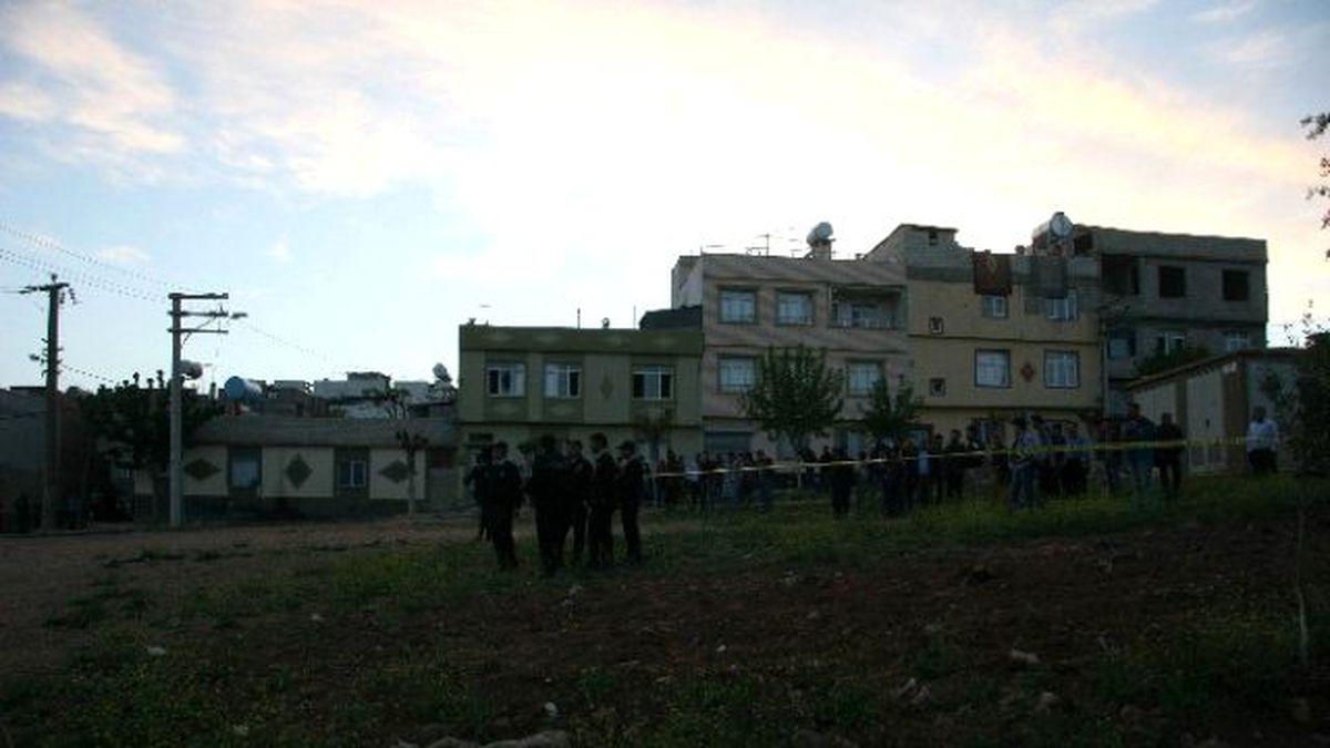 Kilis\'e Suriye\'den Atılan 3 Roket Düştü: 12 Yaralı