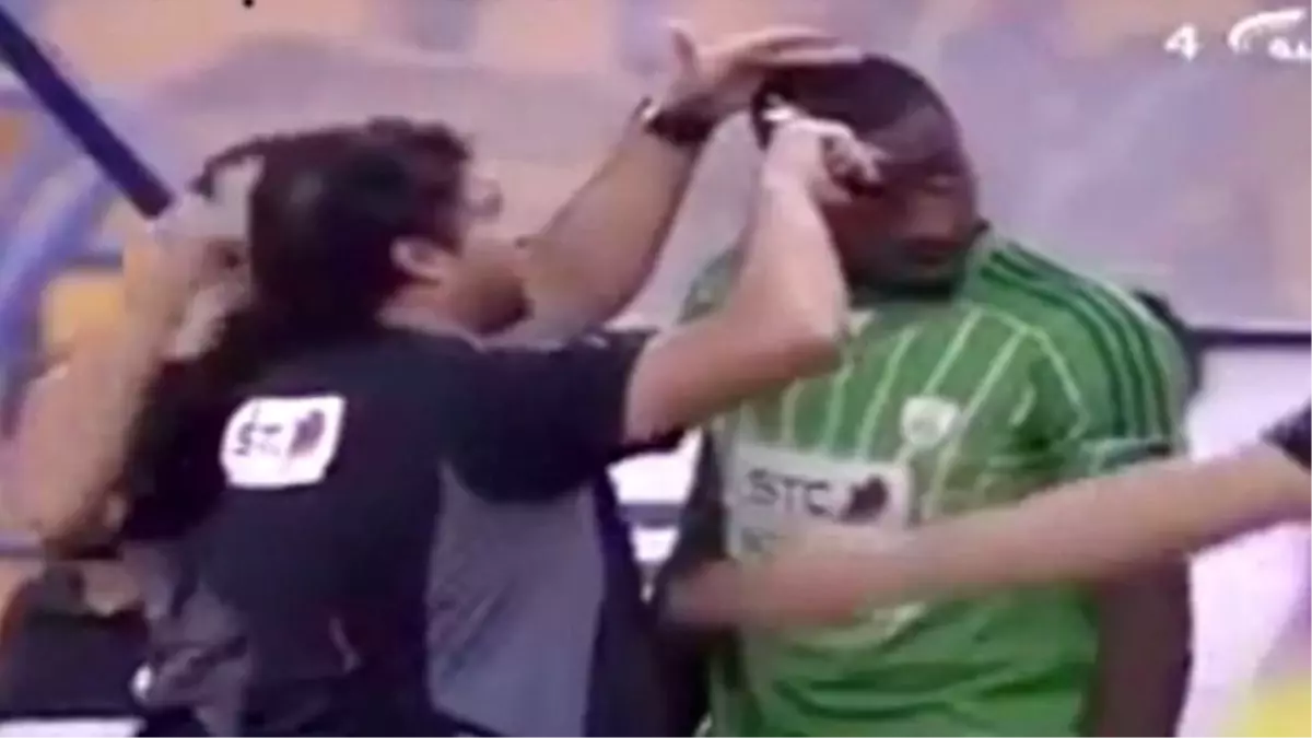 Milli Kaleci Abdullah'ın Maç Esnasında Saçlarını Böyle Kestiler