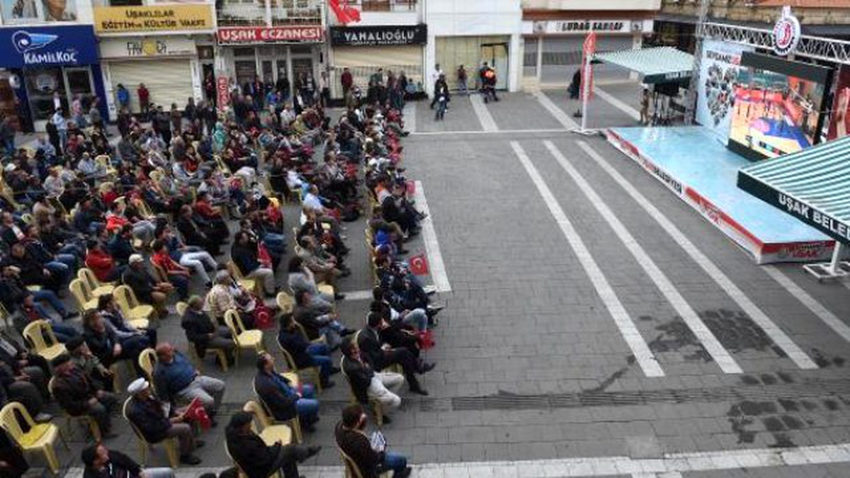 Muratbey Uşak Sportif Taraftarı Dışarıdan Destek Oldu