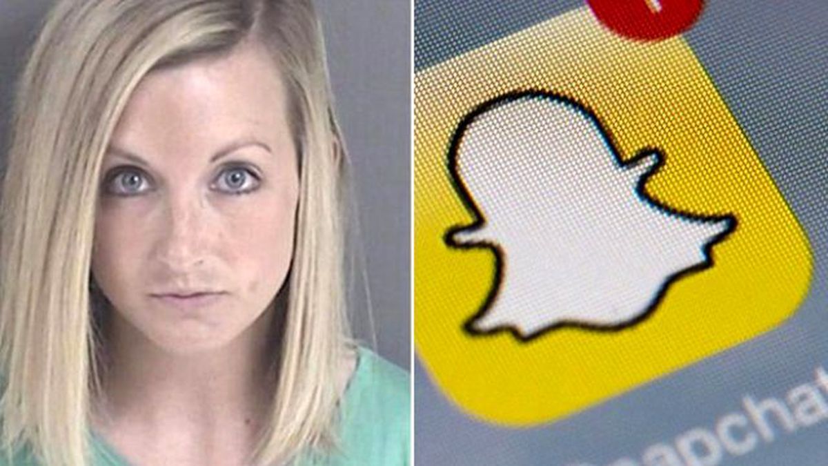 Ortaokul Öğretmeni Öğrencisine Çıplak Fotoğraflarını Attı