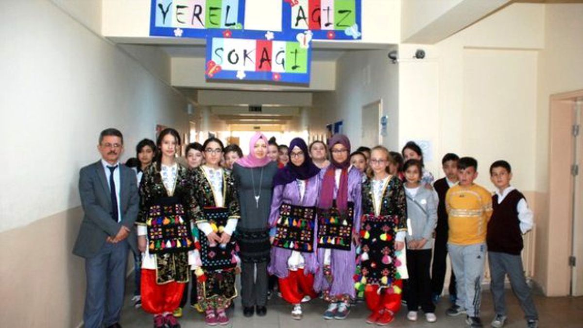 Okulda "Yöresel Ağız Sokağı"
