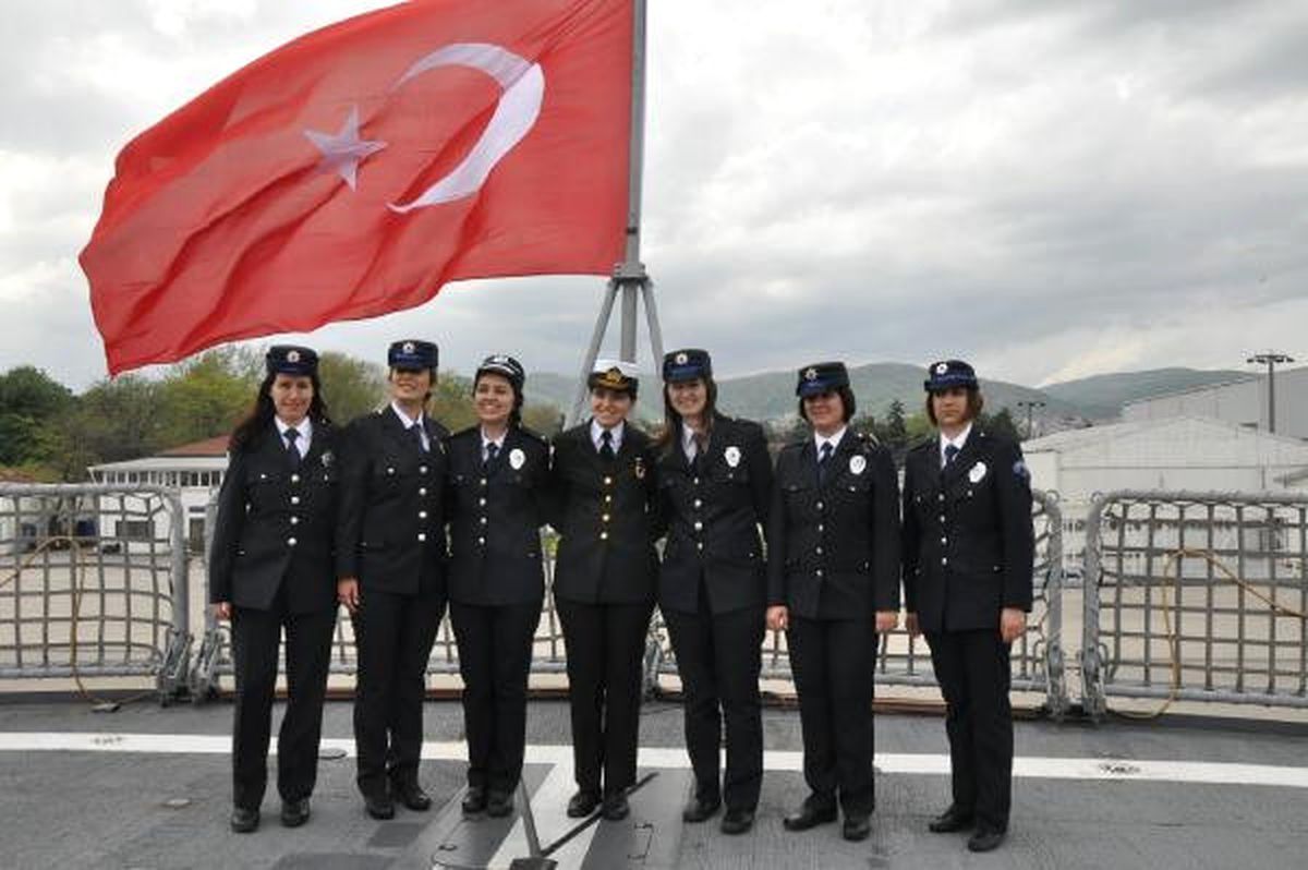 Polisler, Donanma Komutanlığı\'nın Misafiri Oldu