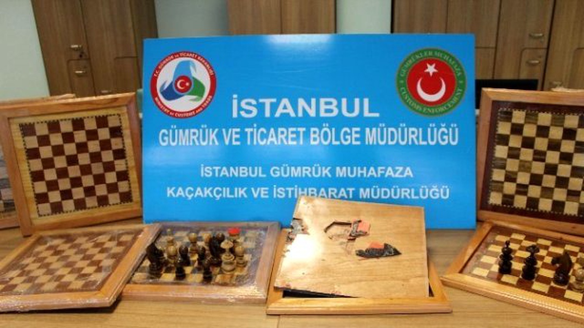 Satranç Tahtası İçinde 14 Kg Uyuşturucu Ele Geçirildi