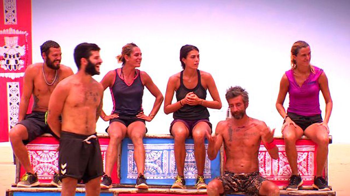 Survivor'da Nagihan, Dedikodusunu Yaptığı Tuğba'ya Yakalandı