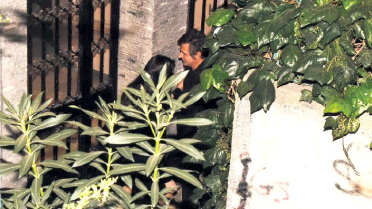Ünlü Şarkıcı Teoman, Yeni Sevgilisiyle Basıldı