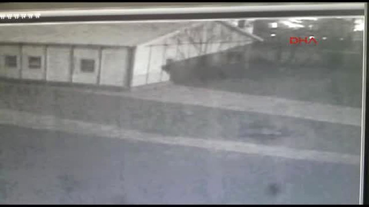 Van\'da PKK Yandaşları Okula Bomba Attı