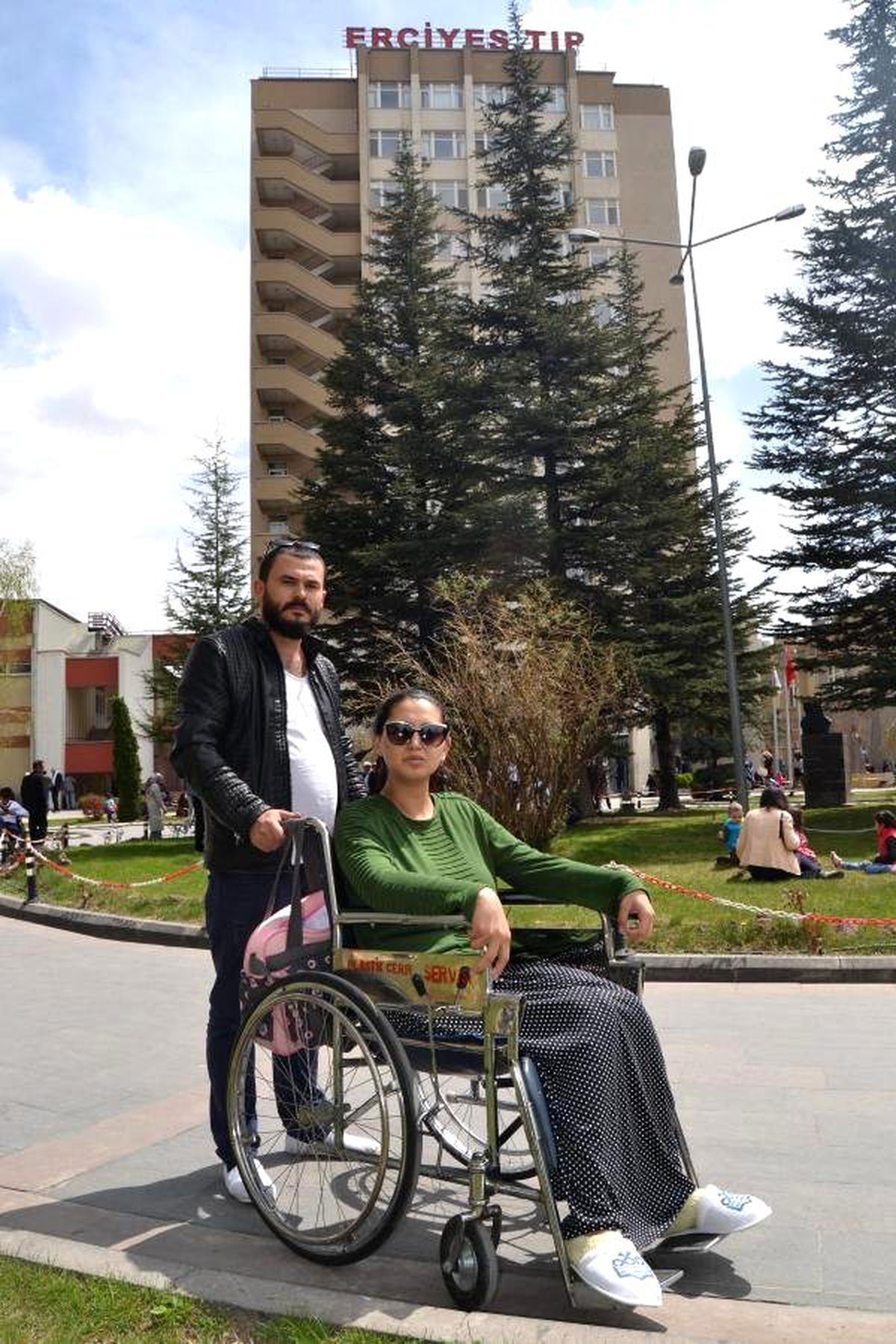 O Ses'in Cennet Nur'u Tekerlekli Sandalyede Taburcu Oldu