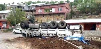 Adıyaman'da Tır Ters Döndü