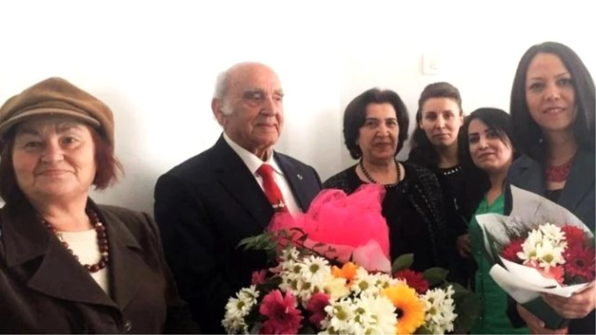 AK Parti Kadın Kolları, Ahi Baba Mustafa Karagüllü\'yü Ziyaret Etti