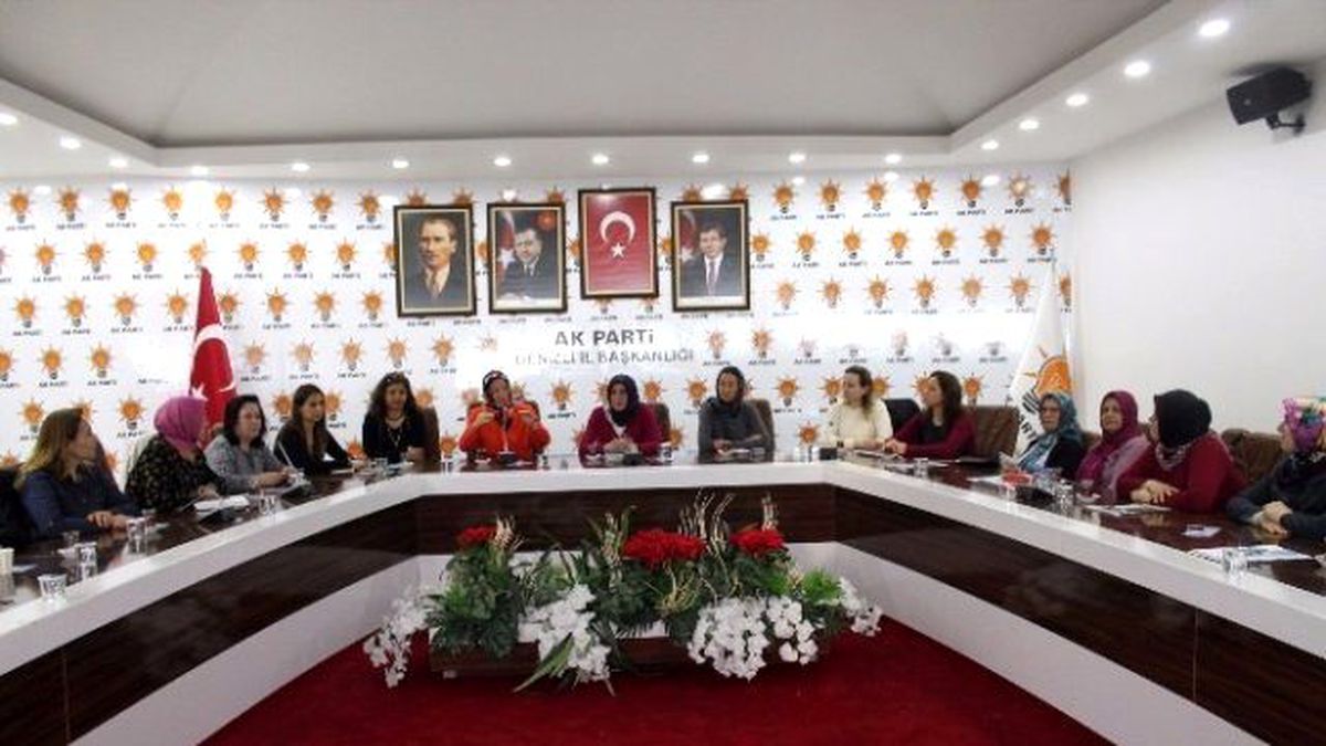 AK Parti Kadın Kollarına Seminer