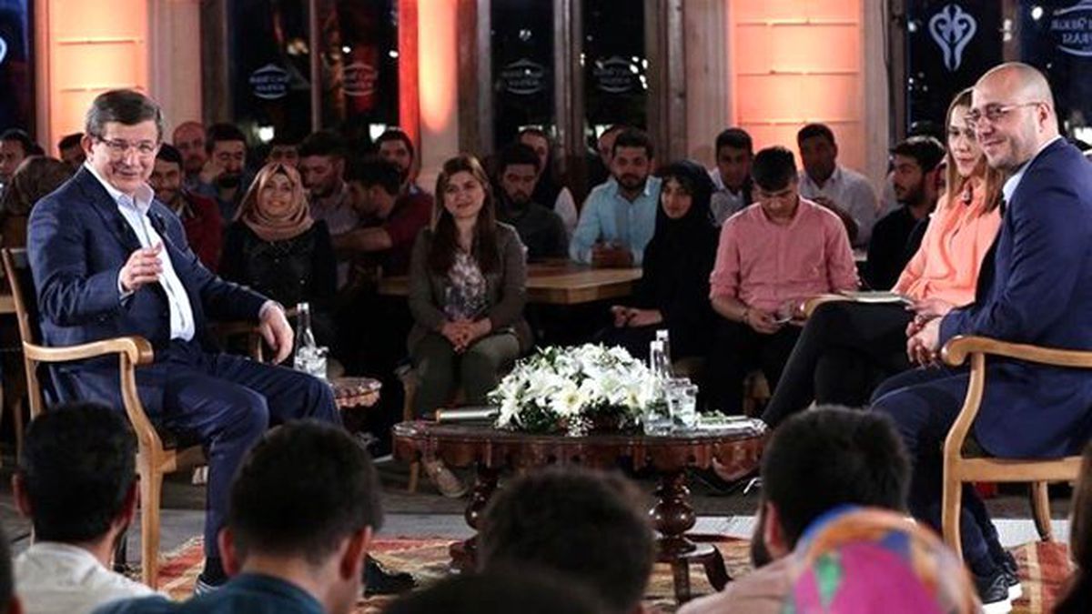 Başbakan Davutoğlu: Kimlik Bilgileri CHP İzmir Teşkilatı'ndan Sızdı