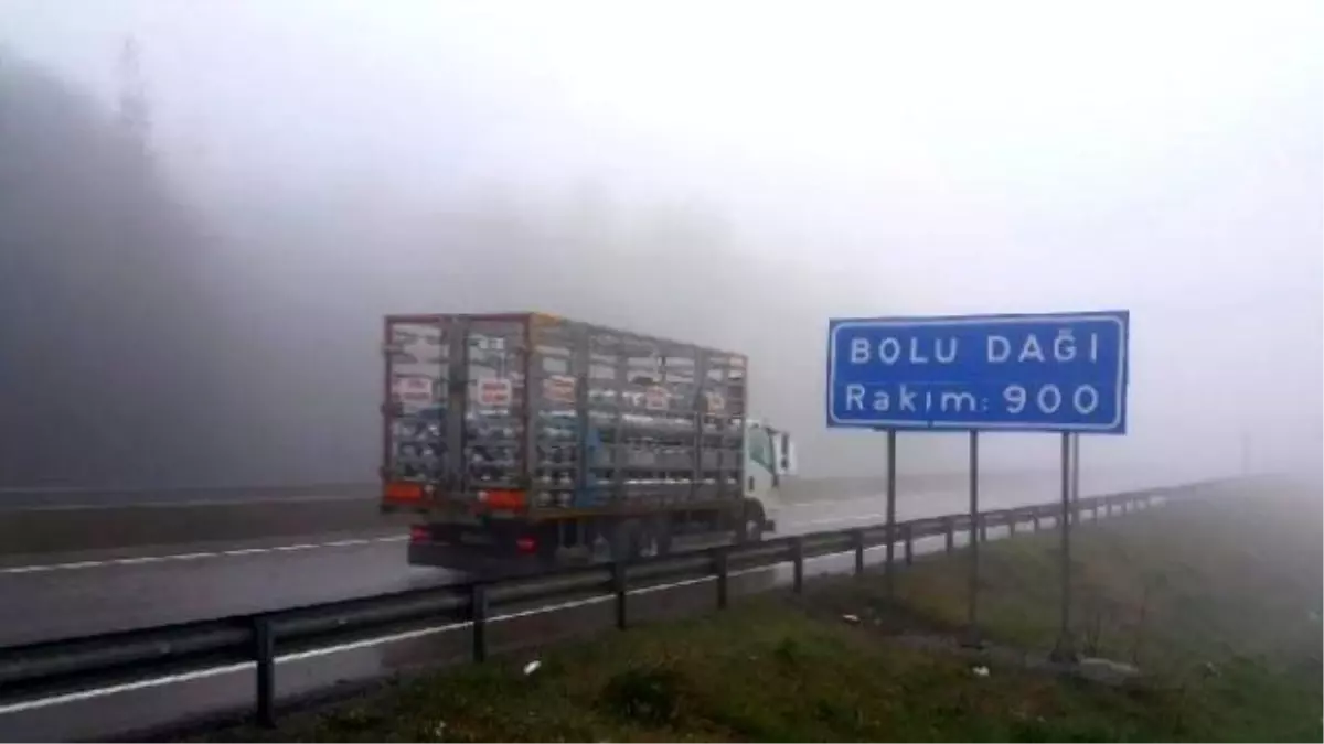 Bolu Dağı\'nda Sis Ulaşımı Yavaşlattı