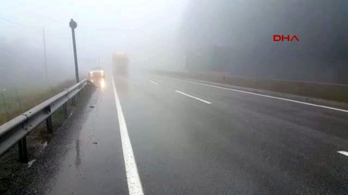 Bolu Dağı\'nde Sis Ulaşımı Yavaşlattı