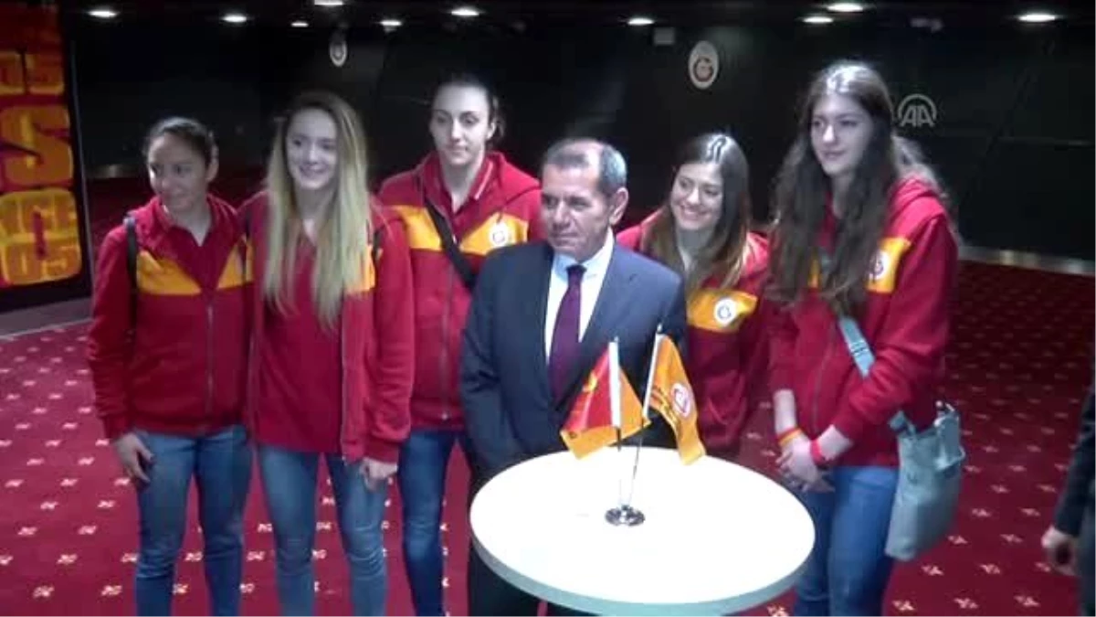 Galatasaray\'da Yılın Sporcusu Ödülü Kadın Voleybolculara
