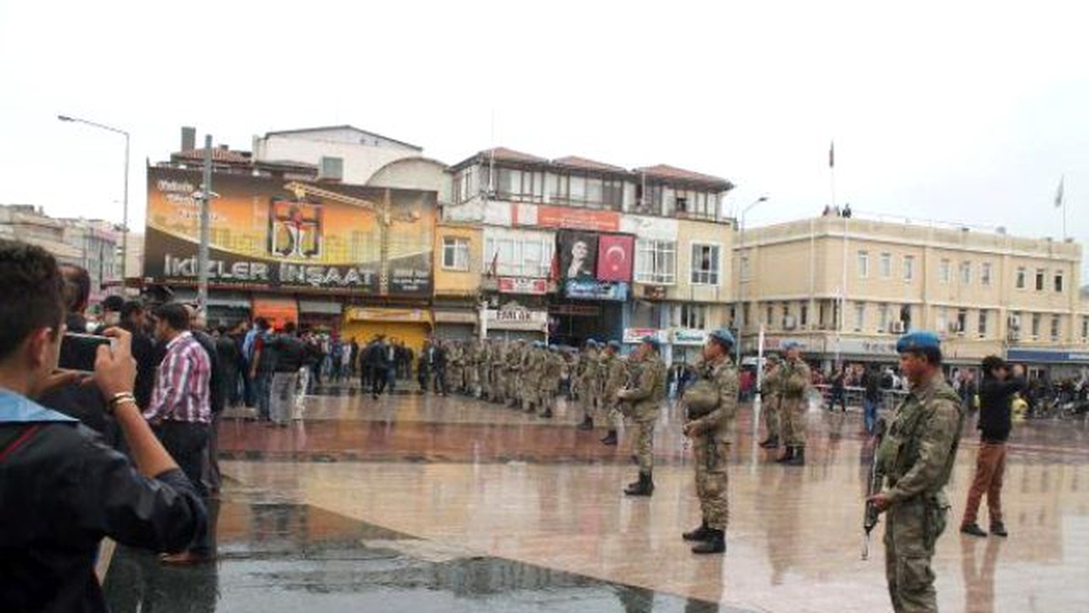 Kilis\'e 2 Katyuşa Roket Mermisi Düştü: 8 Yaralı (3)