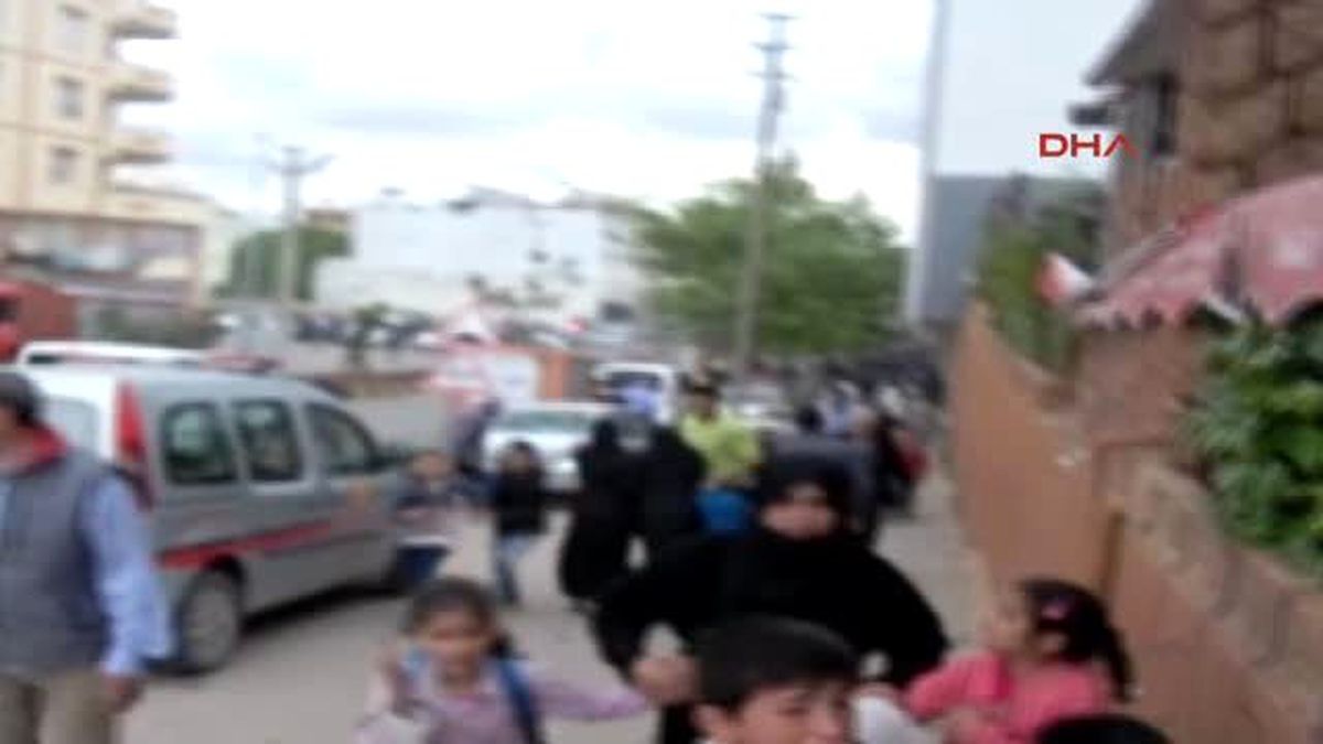 Kilis\'e Suriye Tarafından Atılan İki Roketatar Mermisinin Düştü