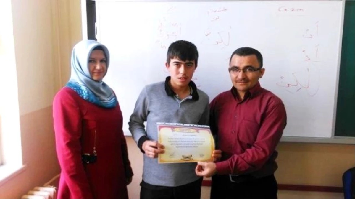 Kur\'an\'a Geçen Öğrenciler Ödüllendiriliyor