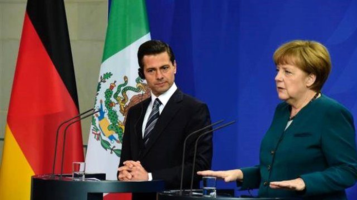 Merkel: \'Türkiye Büyük Bir Yük Taşıyor"