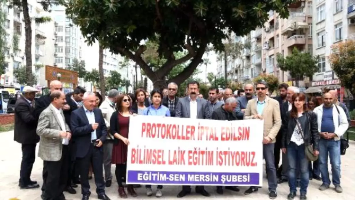 Mersin\'de Okullarda Dini İçerikli Projelerin Durdurulması İçin İmza Kampanyası