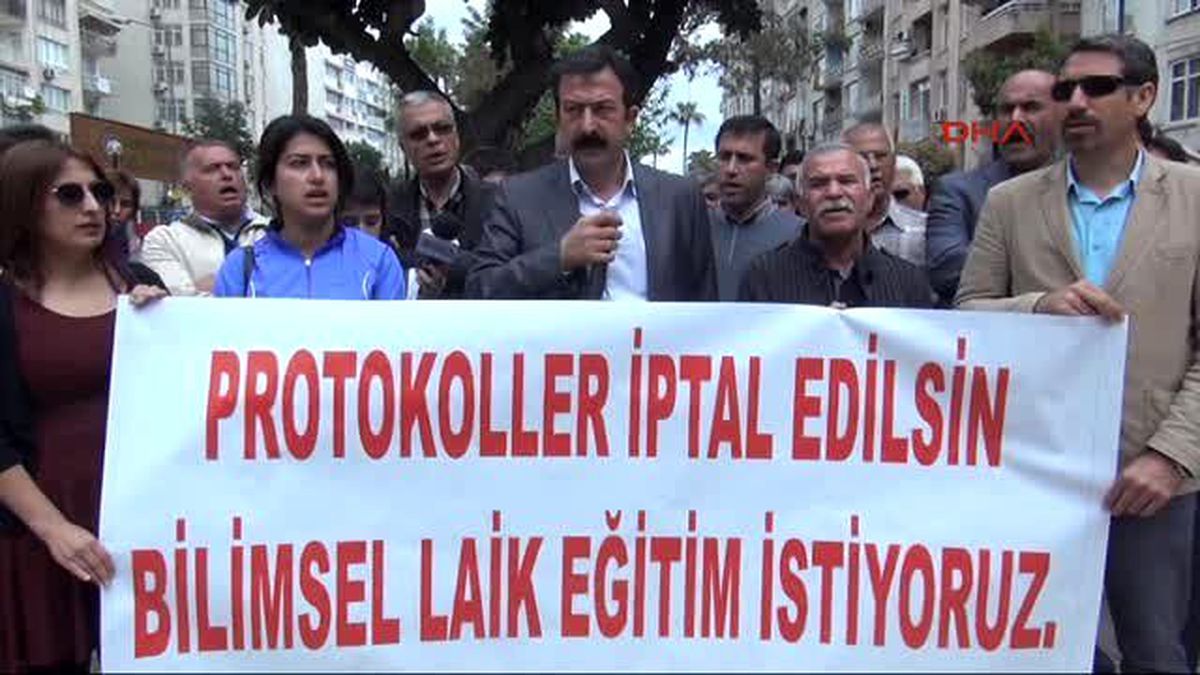 Mersin\'de Okullarda Dini İçerikli Projelerin Durdurulması İçin İmza Kampanyası