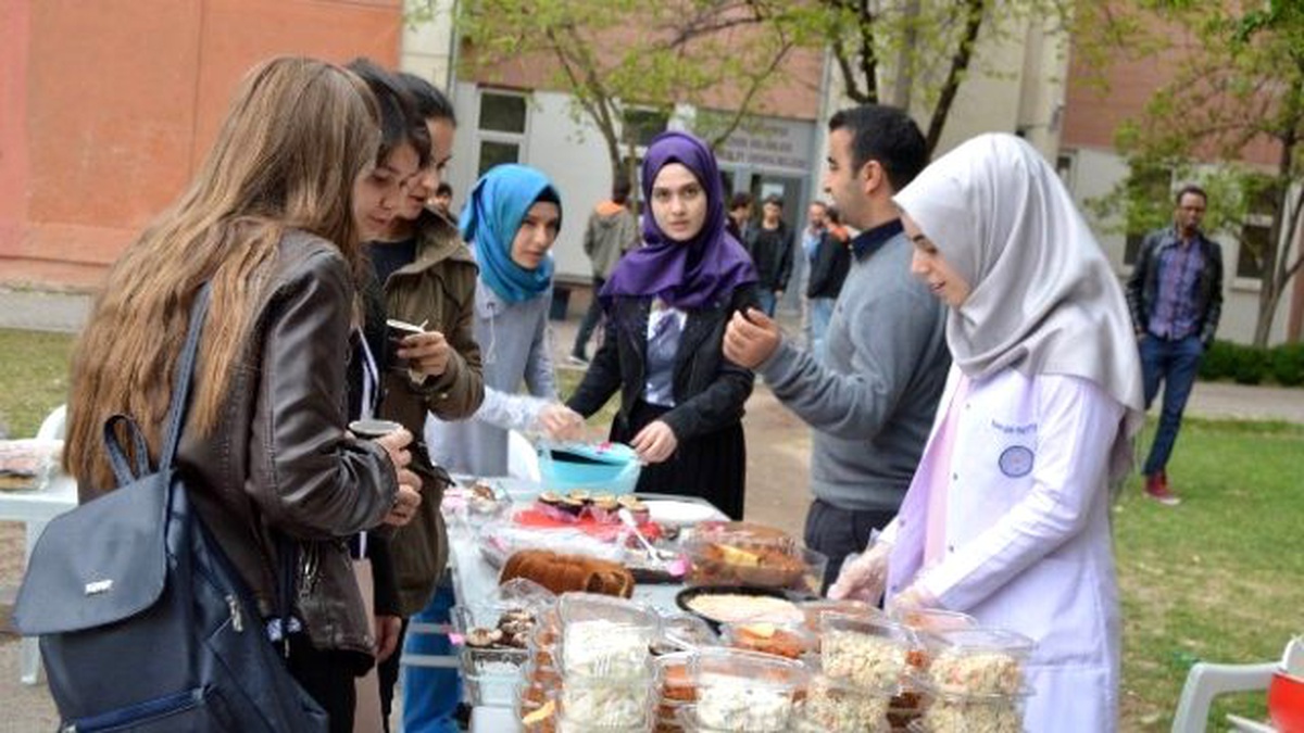 Öğrenciler Bosnalı Annelerin Yüzünü Güldürecek