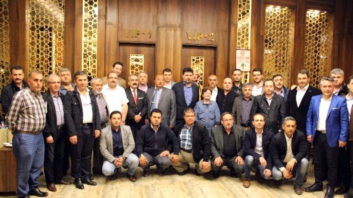 Okul Kıyafeti Üreticileri ve Satıcıları Lise Öğrencilerinden Dertli