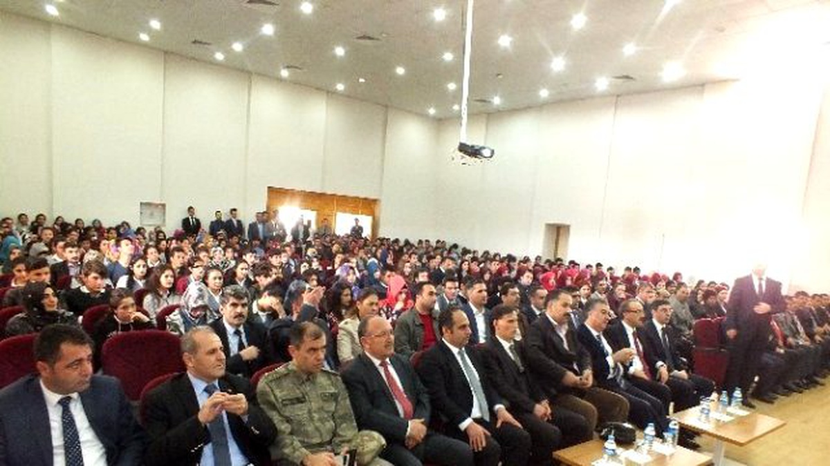Osmaniye Valisi Malazgirtli Öğrencilerin Sorularını Cevapladı