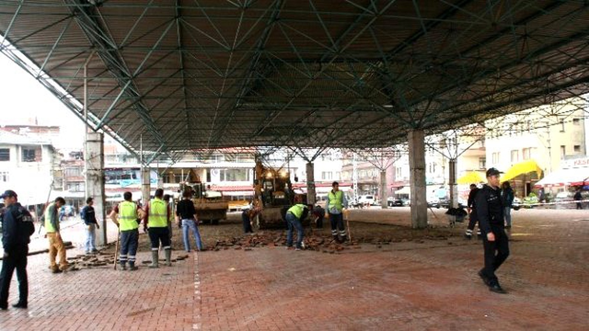Otopark Yapılacak Kapalı Pazar Alanı Sökülmeye Başlandı