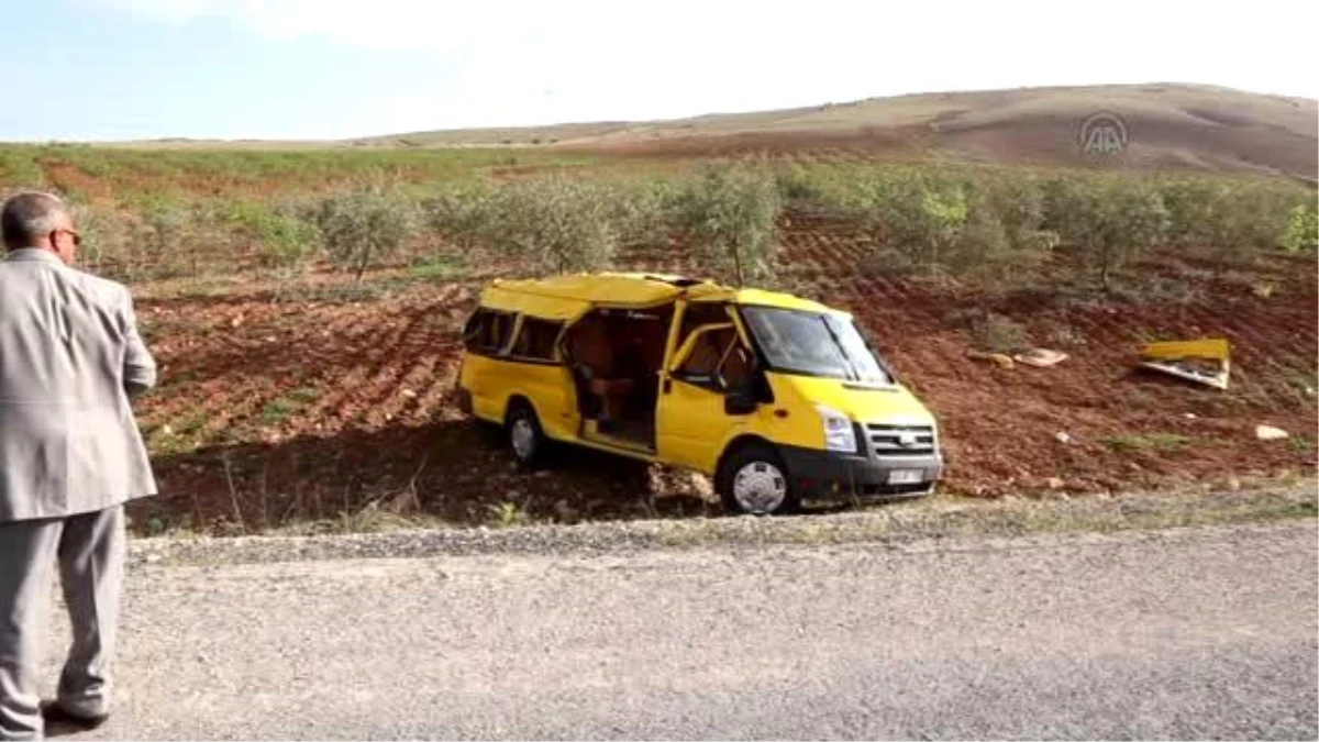 Şanlıurfa\'da Öğrenci Servisi Devrildi: 31 Yaralı