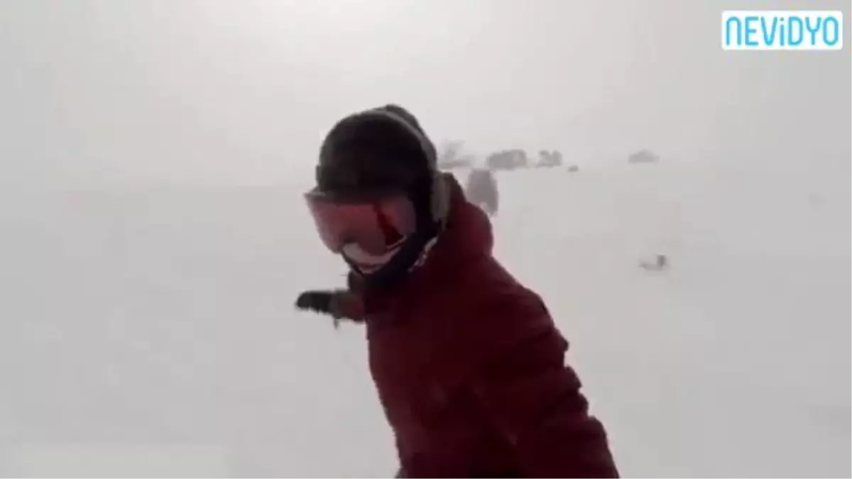 Snowboard Yapan Kadını Ayı Kovaladı